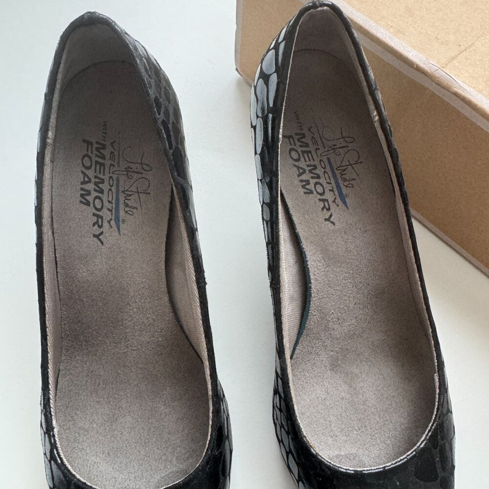 LifeStride Women's Black Croc-Embossed Heels With Memory Foam Comfort Pumps - Picture 3 of 8
